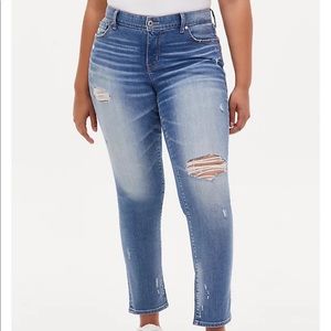 TORRID Boyfriend Straight Vintage Stretch Mid-Rise Jeans 👖💙